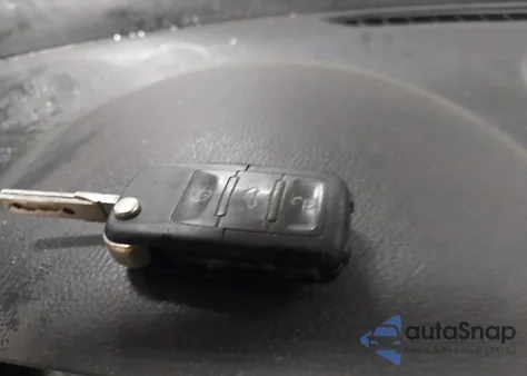 2008 Volkswagen Rabbit S z USA, uszkodzony, nr VIN WVWDA71K58W258045